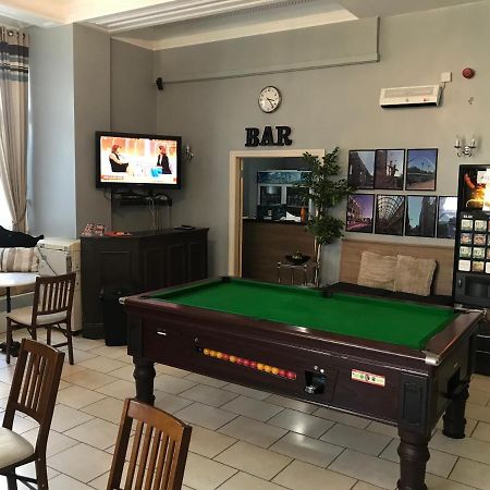 Newcastle West Hotel & Bar Dış mekan fotoğraf